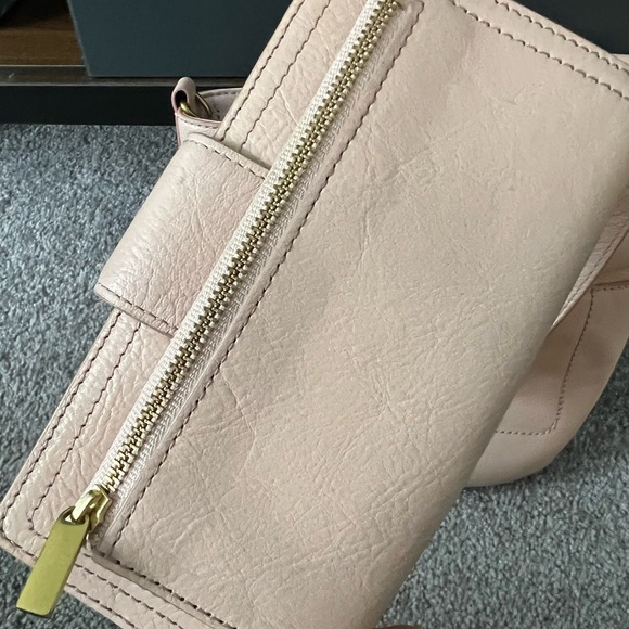 Rose color Fossil bucket bag w/ matching wallet. - Picture 6 of 8